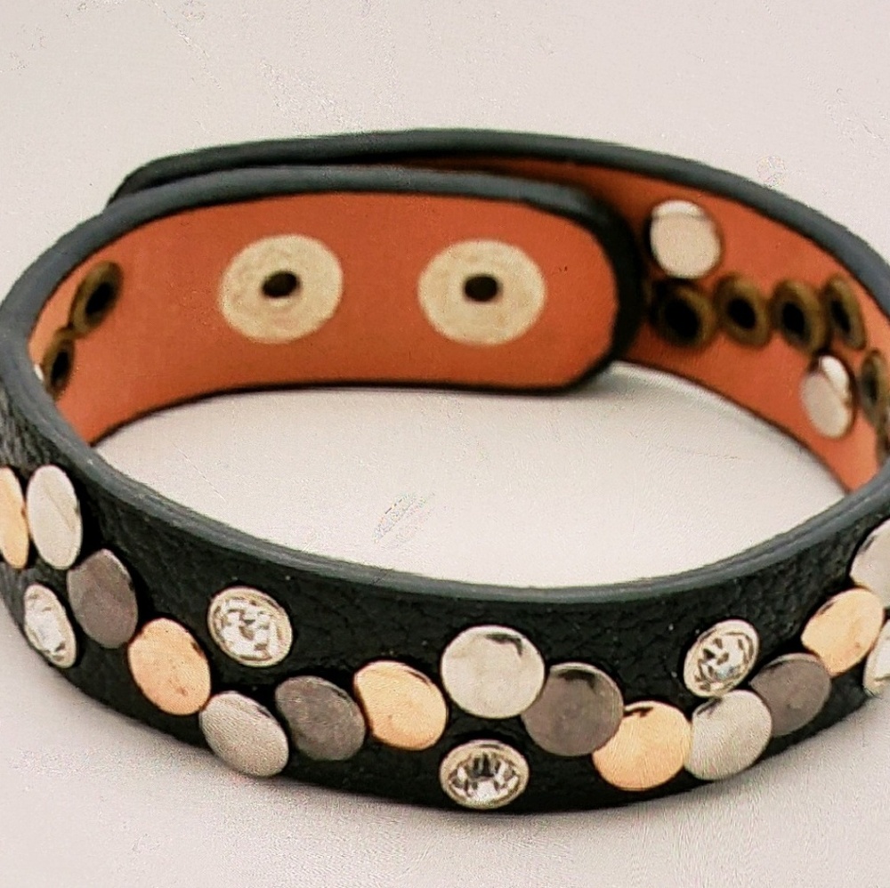 Black Leather snap bracelets 💞